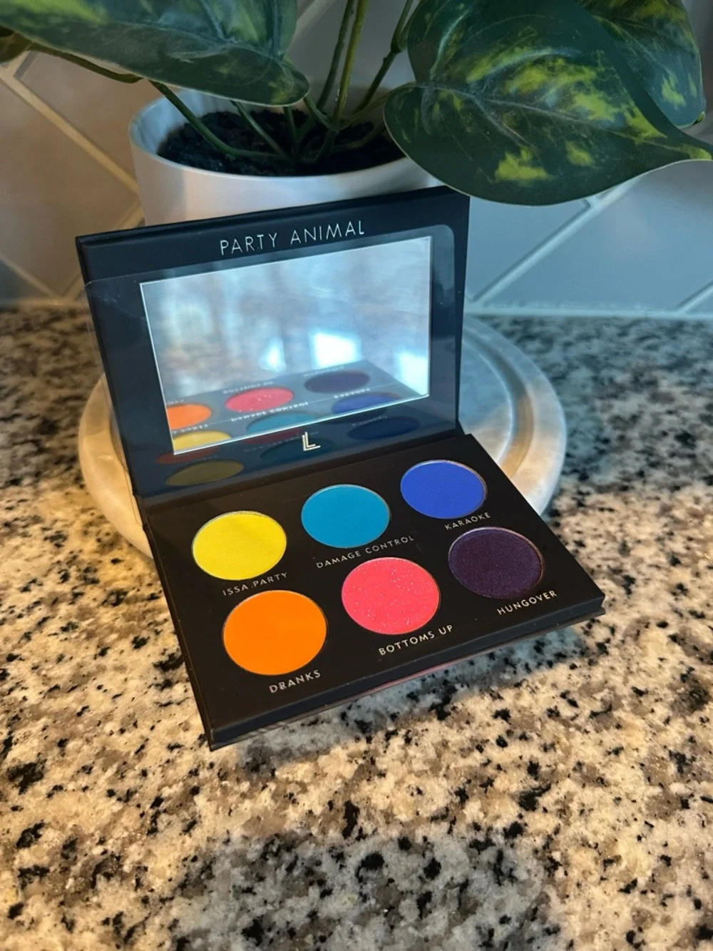 Laura Lee Los Angeles Party Animal Eyeshadow Palette Bold Vibrant Colors NEW